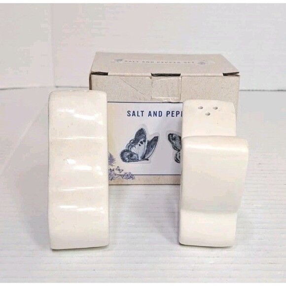 CRACKER BARREL Butterfly Salt & Pepper Set Rare 3" Susan Winget Blue White NEW - Picture 4 of 6